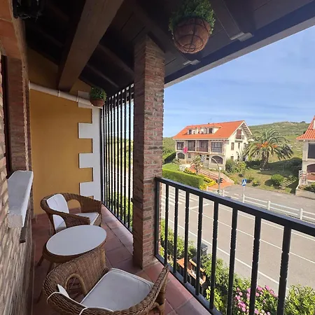 Junto A La Playa De Comillas